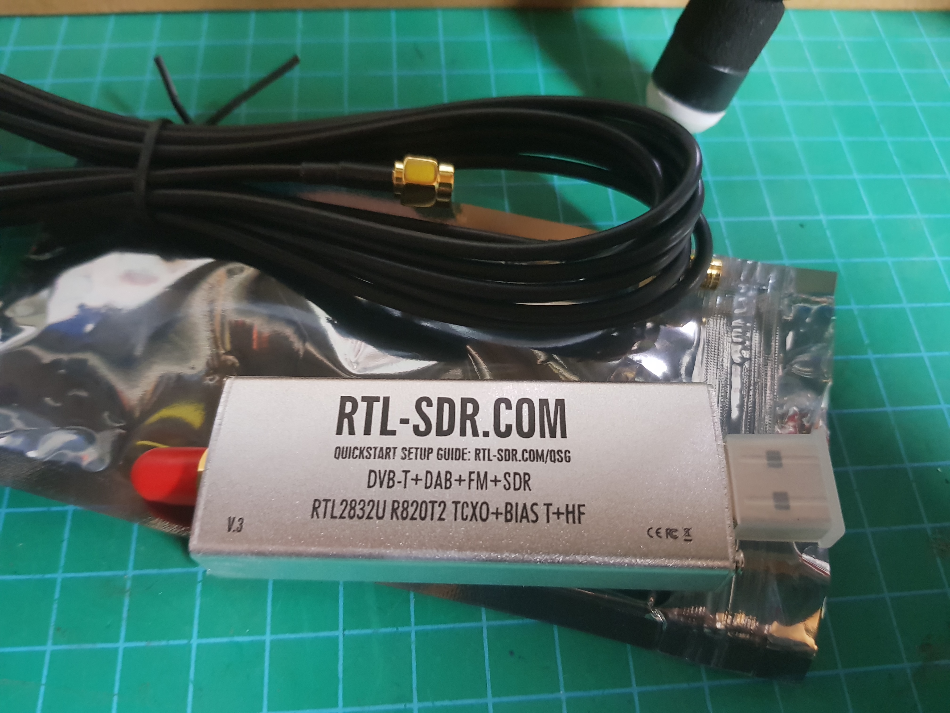RTL-SDR BLOG V3 USB Dongle with Dipole Antenna Kit